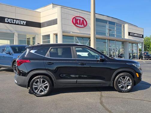 Cherry Black 2023 Kia Seltos S