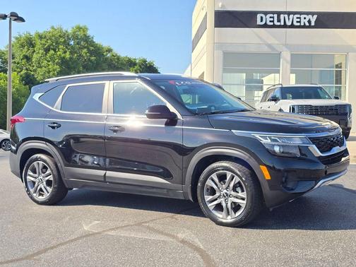 Cherry Black 2023 Kia Seltos S