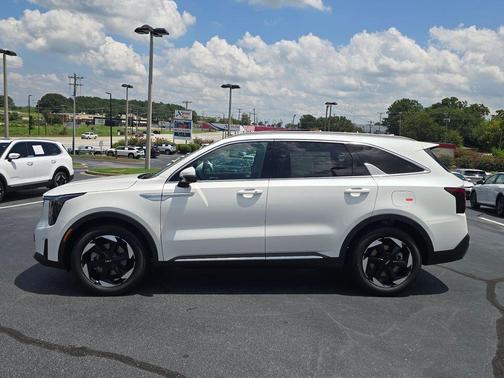 Snow White Pearl 2026 Kia Sorento Hybrid EX