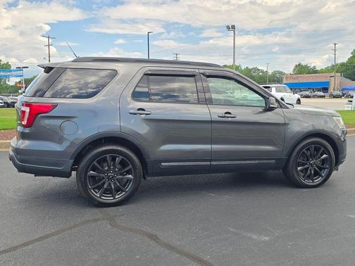 Magnetic 2018 Ford Explorer XLT