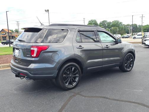Magnetic 2018 Ford Explorer XLT