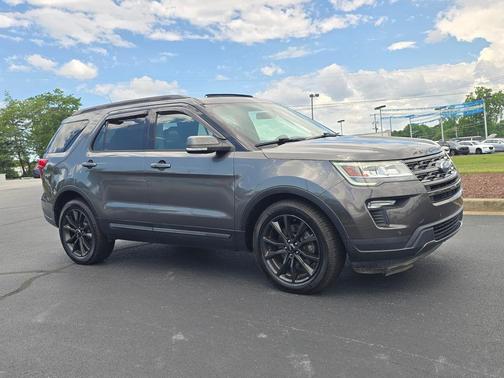 Magnetic 2018 Ford Explorer XLT