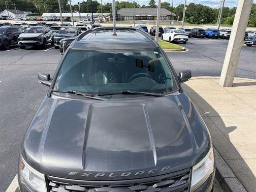 Magnetic 2018 Ford Explorer XLT