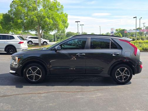Gray 2026 Kia Niro SX