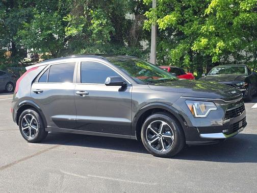 Gray 2026 Kia Niro SX
