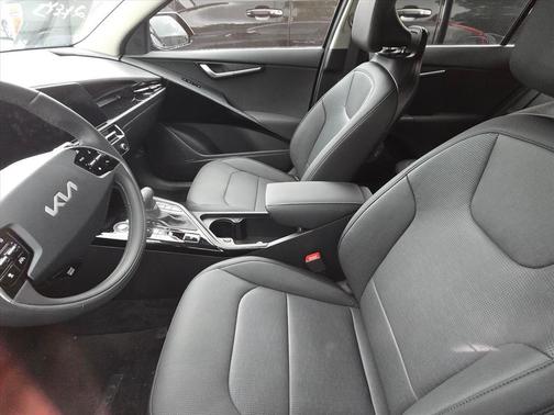 Gray 2026 Kia Niro SX
