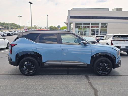 Black 2027 Kia Seltos X-Line