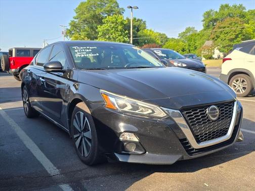 Black 2019 Nissan Altima 2.5 SV