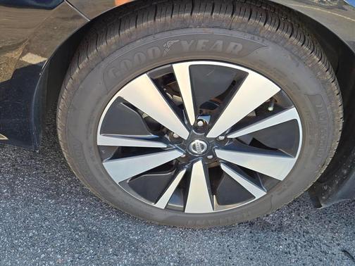 Black 2019 Nissan Altima 2.5 SV