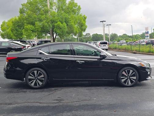 Black 2019 Nissan Altima 2.5 SV