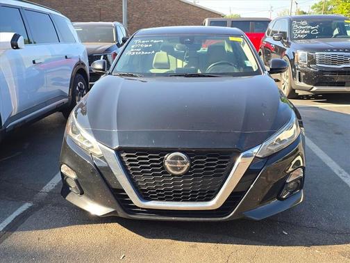 Black 2019 Nissan Altima 2.5 SV