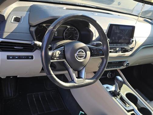 Black 2019 Nissan Altima 2.5 SV