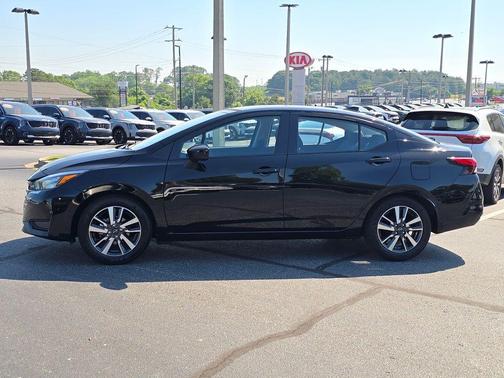 Black 2025 Nissan Versa 1.6 SV