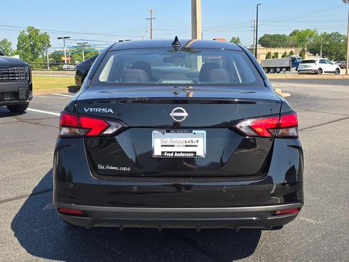 Black 2025 Nissan Versa 1.6 SV