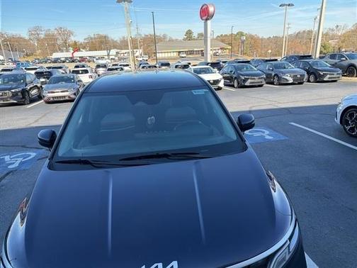 2024 Kia Carnival LX