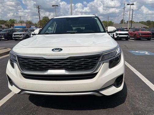 Snow White Pearl 2021 Kia Seltos S