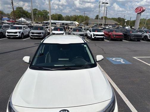 Snow White Pearl 2021 Kia Seltos S