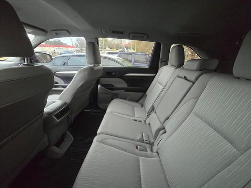 2016 Toyota Highlander LE Plus