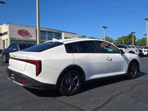 Snow White Pearl 2026 Kia K4