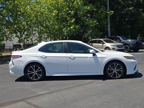 Wind Chill Pearl 2020 Toyota Camry SE