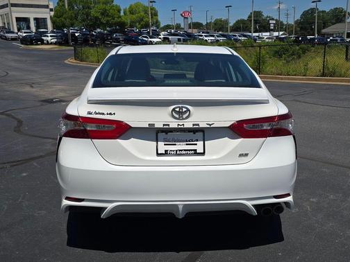 Wind Chill Pearl 2020 Toyota Camry SE