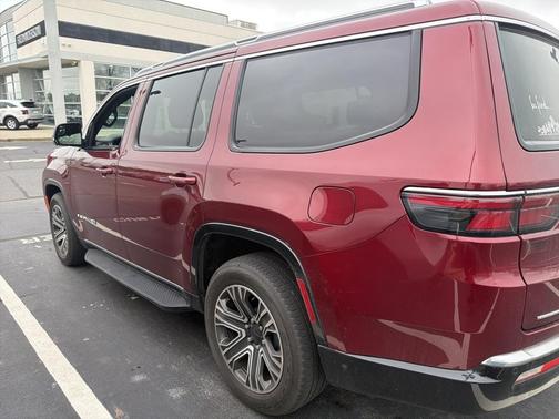 2023 Jeep Wagoneer Base