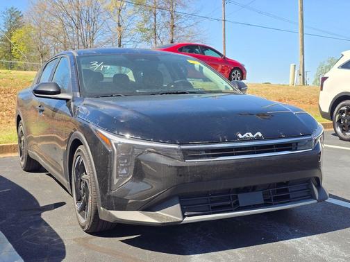 Aurora Black Pearl 2026 Kia K4 EX