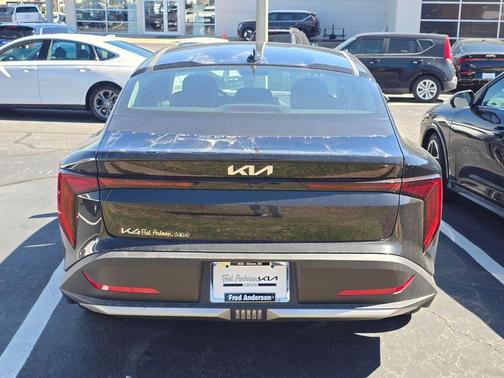 Aurora Black Pearl 2026 Kia K4 EX