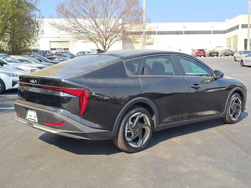 Aurora Black Pearl 2026 Kia K4 EX