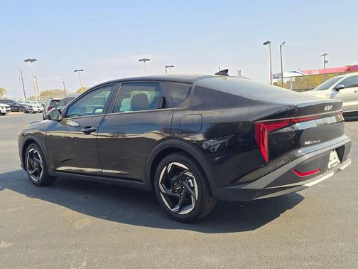 Aurora Black Pearl 2026 Kia K4 EX