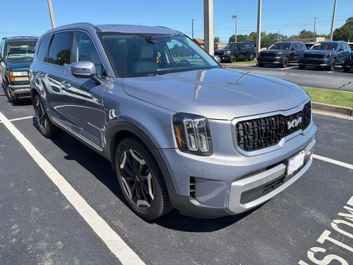 Everlasting Silver 2023 Kia Telluride EX