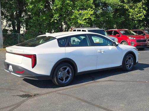 Snow White 2026 Kia K4 LX
