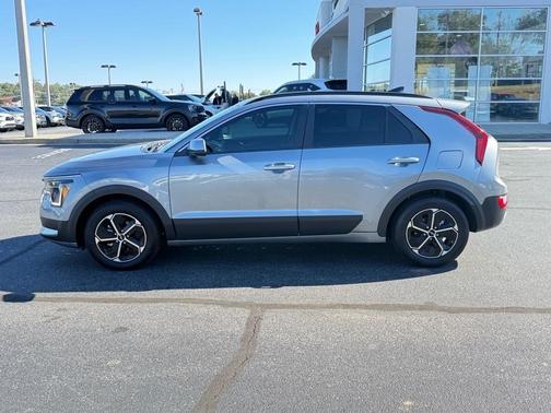 2025 Kia Niro LX