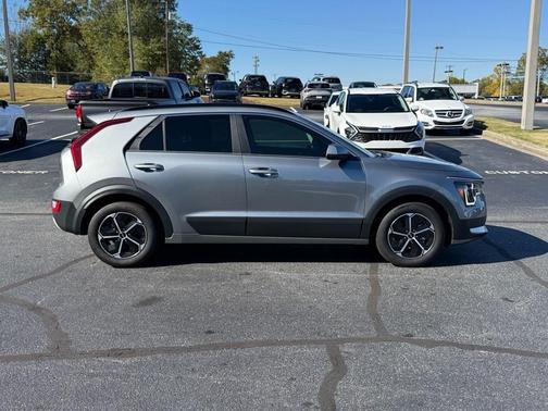 2025 Kia Niro LX