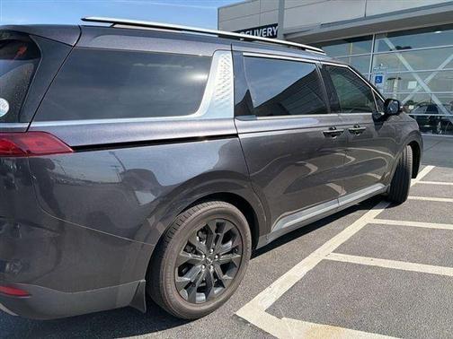 2023 Kia Carnival SX