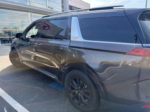 2023 Kia Carnival SX