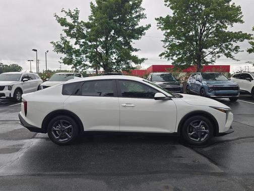 White Pearl 2026 Kia K4 LX