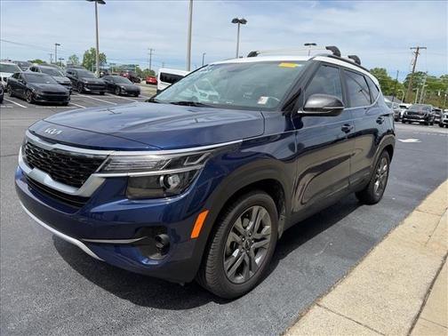 Dark Ocean Blue / White Roof 2023 Kia Seltos S