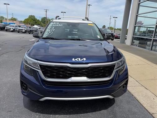 Dark Ocean Blue / White Roof 2023 Kia Seltos S