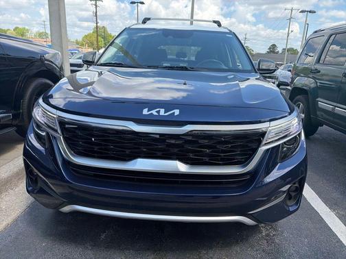 Dark Ocean Blue / White Roof 2023 Kia Seltos S