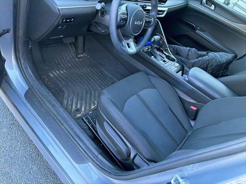 Everlasting Silver 2023 Kia K5 LXS