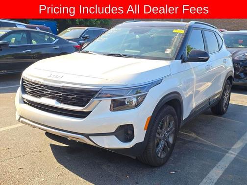 Clear White / Black Roof 2023 Kia Seltos S