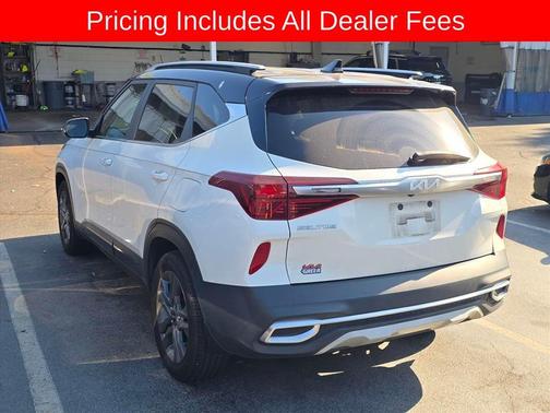 Clear White / Black Roof 2023 Kia Seltos S