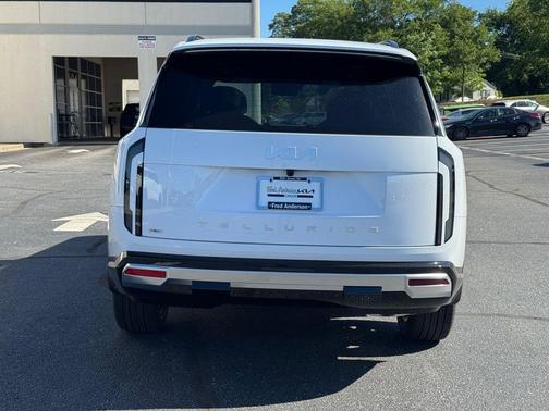 Glacial White Pearl 2027 Kia Telluride SX
