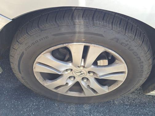 Alabaster Silver Metallic 2012 Honda Accord SE