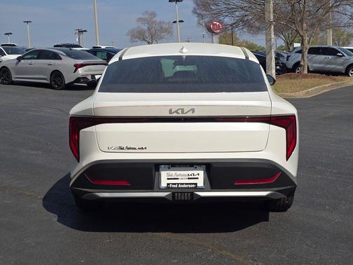 Snow White Pearl 2026 Kia K4 LX