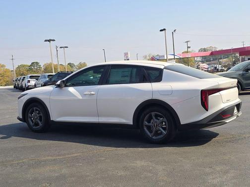 Snow White Pearl 2026 Kia K4 LX