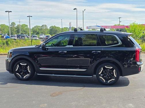 Ebony Black 2024 Kia Telluride S