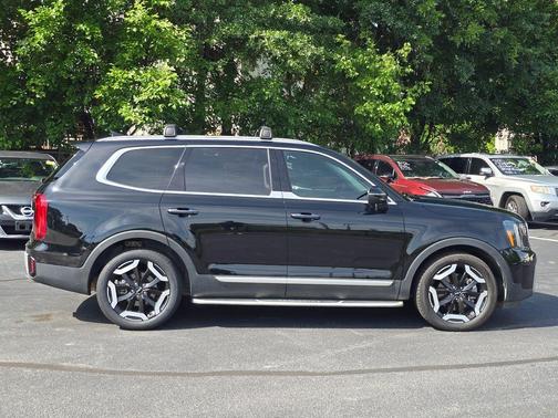 Ebony Black 2024 Kia Telluride S