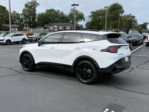 Glacial White Pearl 2026 Kia Sportage X-Line